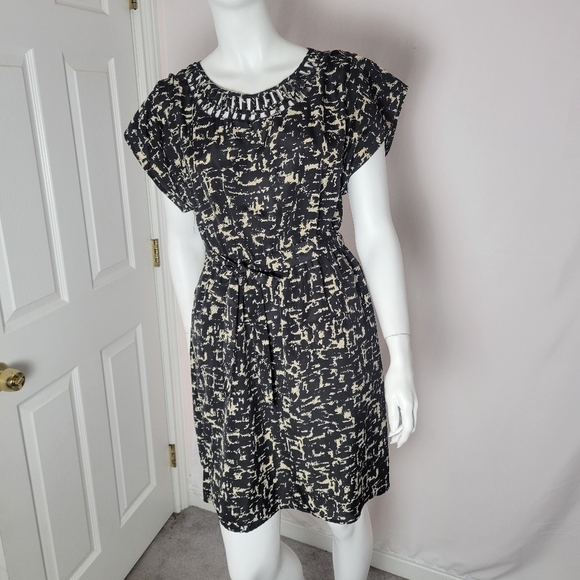Wilfred Dresses & Skirts - Chic Black and Cream Patterned Dress